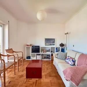 https://bright-apartment-with-garden-in-cascais.hotels-lisbon-portugal.com